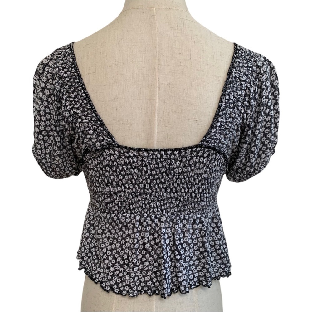 UO Urban Outfitters Angelo Smocked Bodice Top Ditzy Floral Black & White Size S - Picture 7 of 17